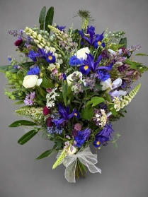 LOOSE FLORAL ARRANGMENT